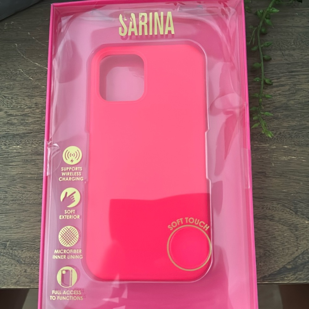 New Sarina neon pink iPhone 12/12 pro case